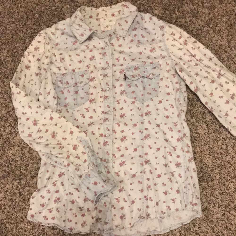 Long sleeve floral Levi’s button up Size XS